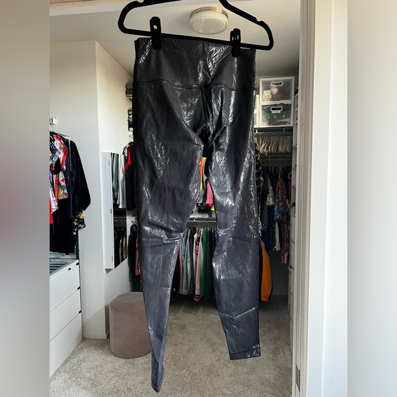 Lululemon Wunder Under High-Rise Tight - 28" inseam - size 8 - Picture 5 of 7